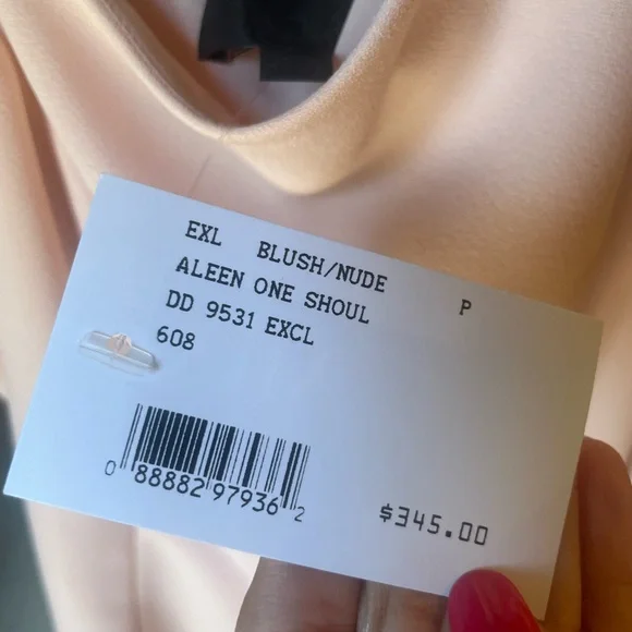 Blush nude dress - Picture 2 of 2